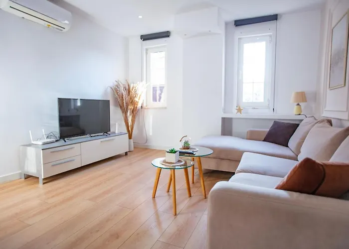 Center Modern App - The Nest