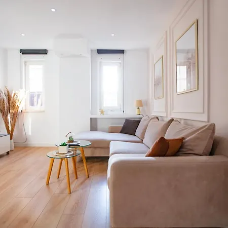 Center Modern App - The Nest *