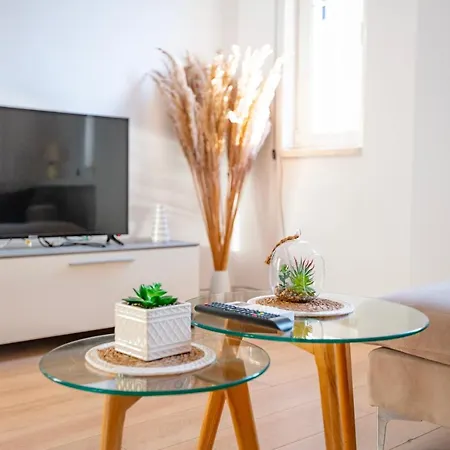 Center Modern App - The Nest Apartment