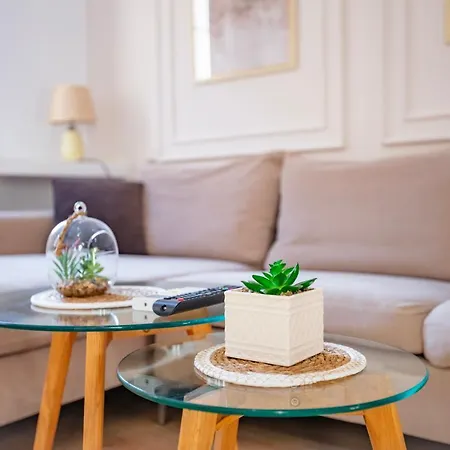 Center Modern App - The Nest *